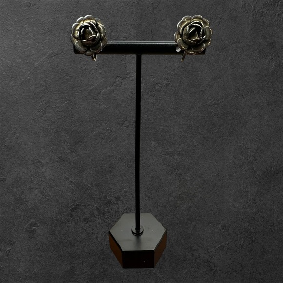 Jewelry - Unmarked Rose Flower Earrings‎ Silver Tone Vintage Screw Back 3D